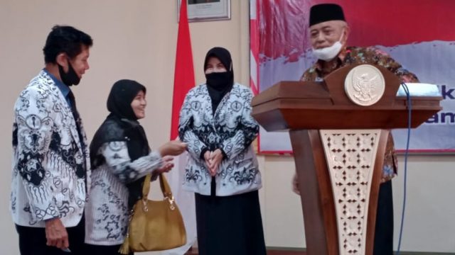 2021, Bupati Malang Janjikan Gaji Guru Honorer Rp 2 Juta ...