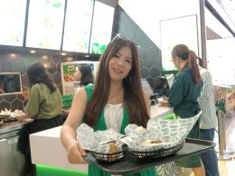 Wingstop yang menyuguhkan kuliner ayam dengan keunikan rasa hadir di Suncity Mall lantai dasar, Sidoarjo. (Foto: sumarno/kadenews.com)